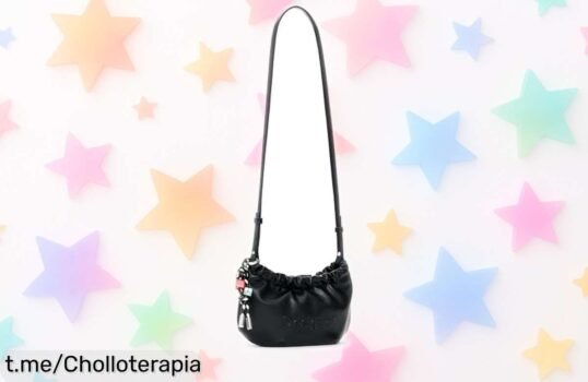 Descubre el bolso bandolera Desigual Half Logo Waverly, un diseño moderno a precio loco que transforma tu look y te acompaña en cada aventura. ¡Consíguelo ya!