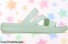 Descubre las sandalias planas Crocs Getaway para mujer, ¡fresquitas y ligeras! No dejes pasar este descuentazo que hará sonreír a tu armario.
