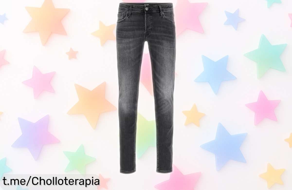 Renueva tu estilo con los jeans slim fit de JACK & JONES, una oportunidad única que no querrás dejar pasar. ¡Llévatelos antes de que se agoten!