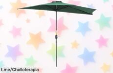 Sombrilla Outsunny resistente y práctica que se abre con manivela, un ofertón impresionante para disfrutar del sol y la lluvia, ¡no dejes escapar esta oportunidad única!