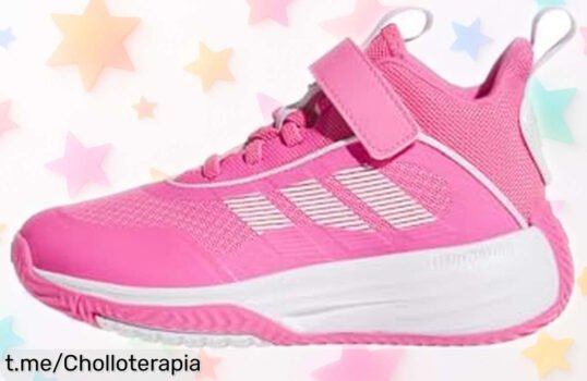 Zapatillas para niños adidas Ownthegame 3.0 con suela resistente y cierre fácil, ¡un chollazo que hará felices a tus peques! No te las pierdas, son una oportunidad única.