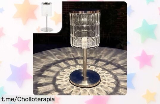 Deslumbrante lámpara solar de mesa Gadgy, ¡rebajada! Da vida a tu jardín con luz cálida y sin cables. Aprovecha este chollo para iluminar tus noches mágicas ya mismo.