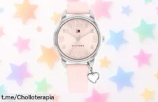 Deslumbrante reloj rosa de silicona con charm Tommy Hilfiger 1720044, ¡precios locos para sentirte increíble cada día!