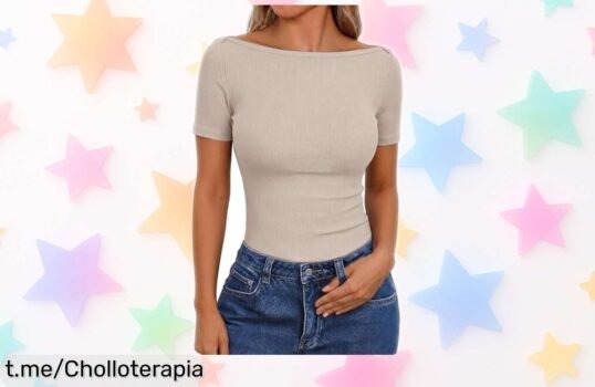 Camiseta Aottori canalé con cuello barco que estiliza y a un precio de ganga, ¡no te la pierdas! Te quedarás sorprendidamente perfecta para cada ocasión.