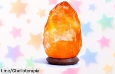 Lámpara de sal natural AGT con luz multicolor a un precio loco: crea ambiente relajante y cuida tu rollo interior, ¡aprovéchalo antes que se acabe!