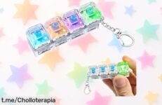 Mini teclado fidget de TaimeiMao para aliviar el estrés a un precio increíble; llévalo contigo y disfruta del sonido táctil que te hará sonreír en segundos. ¡No lo dejes escapar!