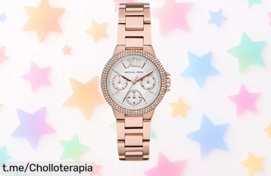 Impresionante reloj Michael Kors Camille en acero y oro rosa, ¡una joya resistente al agua que llama a tus tardes de lujo! Aprovecha este precio de ganga antes de que se esfume.