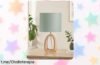 Lámpara de mesa Goebleson con luz cálida y base de madera, perfecto chollo para tu dormitorio; ¡rebajado a precio loco y bombilla LED incluida! Dale un toque mágico a tus noches.