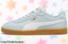 Zapatillas Puma Club II ERA a un precio loco, ideales para cualquier día y con estilo. Aprovecha este ofertón antes de que se acaben y dale frescura a tu look ahora mismo.